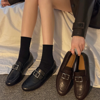 Cipele od kože u akademskom stilu — gornji dio od kravlje kože, okrugli vrh, niski debeli pet, bez vezivanja (slip-on)