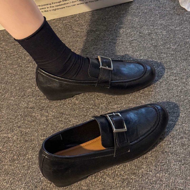 Cipele od kože u akademskom stilu — gornji dio od kravlje kože, okrugli vrh, niski debeli pet, bez vezivanja (slip-on)