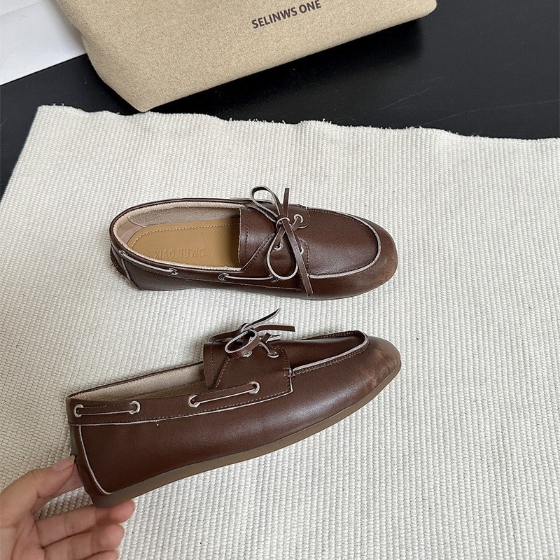 Ženske loafers, retro stil, okrugla vrh, ravna peta — gornji materijal: Super Fiber; zatvaranje: Kick; unutarnji materijal: ovčja koža