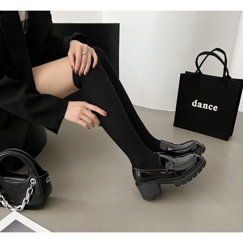 Λοφέρες με στρογγυλό δάχτυλο | Επάνω μέρος Microfiber | Μέσο ύψος φτέρνας 3–5 εκ | Πλατφόρμα σόλα | Καουτσούκ