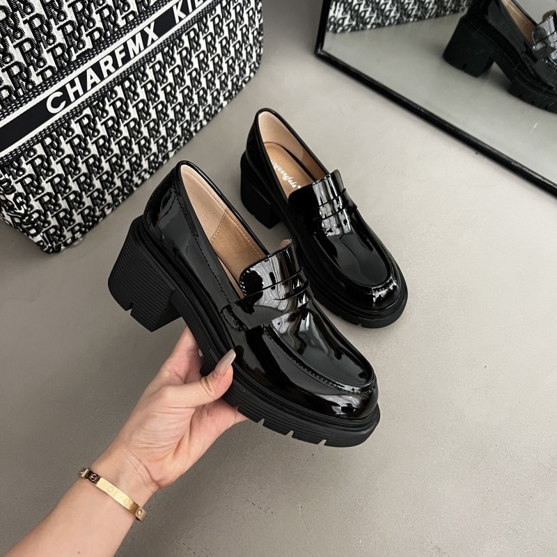 Λοφέρες με στρογγυλό δάχτυλο | Επάνω μέρος Microfiber | Μέσο ύψος φτέρνας 3–5 εκ | Πλατφόρμα σόλα | Καουτσούκ