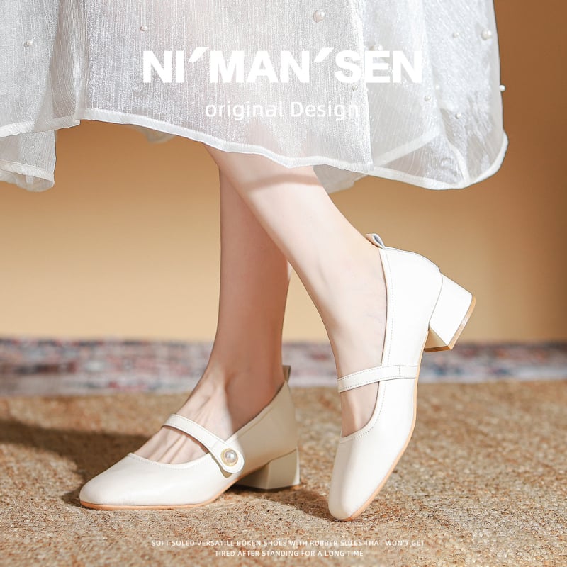 Pantofi Mary Jane din piele naturală, cu cataramă din perlă, vârf pătrat, toc mediu de 4 cm, partea superioară din piele cu două straturi, talpă interioară din piele naturală