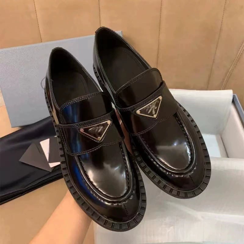 Γυναικείοι loafers από δέρμα κατσίκας, χωρίς κορδόνια, χαμηλό και παχύ τακούνι 1–3 εκ, σόλα από καουτσούκ