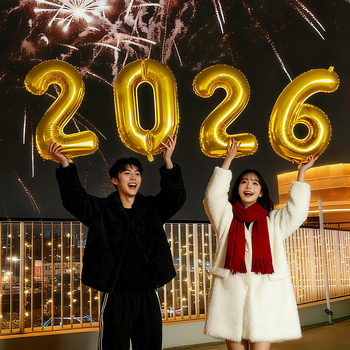 Prop foto de mână pentru Anul Nou, cu flori de satin — decor scenă cu baloane pentru atmosfera de Anul Nou