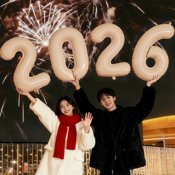 Prop foto de mână pentru Anul Nou, cu flori de satin — decor scenă cu baloane pentru atmosfera de Anul Nou