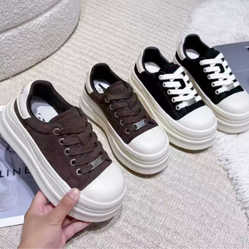 Платформи за жени, ретро стил; суедова горна част; EVA подметка; закопчаване с връзки; кръгъл нос; платформа височина 3–7 см