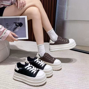 Платформи за жени, ретро стил; суедова горна част; EVA подметка; закопчаване с връзки; кръгъл нос; платформа височина 3–7 см