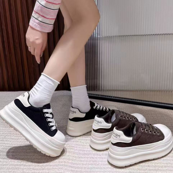 Платформи за жени, ретро стил; суедова горна част; EVA подметка; закопчаване с връзки; кръгъл нос; платформа височина 3–7 см