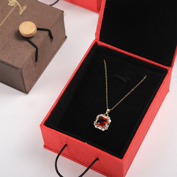 Cutie pentru brățări și pandante – stil moștenire în design, ambalaj din materiale compozite