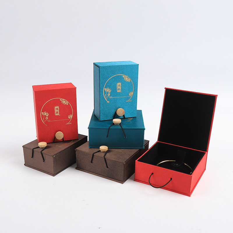 Cutie pentru brățări și pandante – stil moștenire în design, ambalaj din materiale compozite