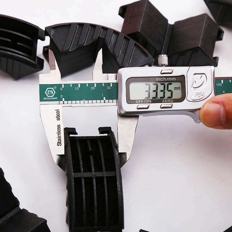 Clip de colț din aluminiu pentru cadre de uși și dulapuri – fixare la 90°, marca Faming