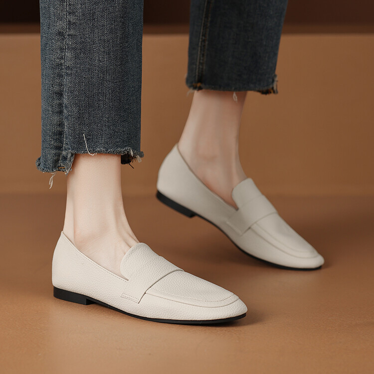 Дамски лоуфъри естествена кожа – кръгъл нос, подплата от свинска кожа, ток 3–6 см