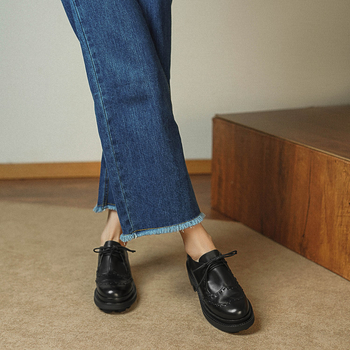Ženske kožne brogue lace-up loaferice - okrugla prednja špička, 3-5 cm srednji potpetica, podstava od svinjske kože