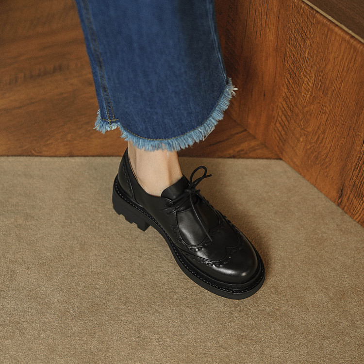 Ženske kožne brogue lace-up loaferice - okrugla prednja špička, 3-5 cm srednji potpetica, podstava od svinjske kože
