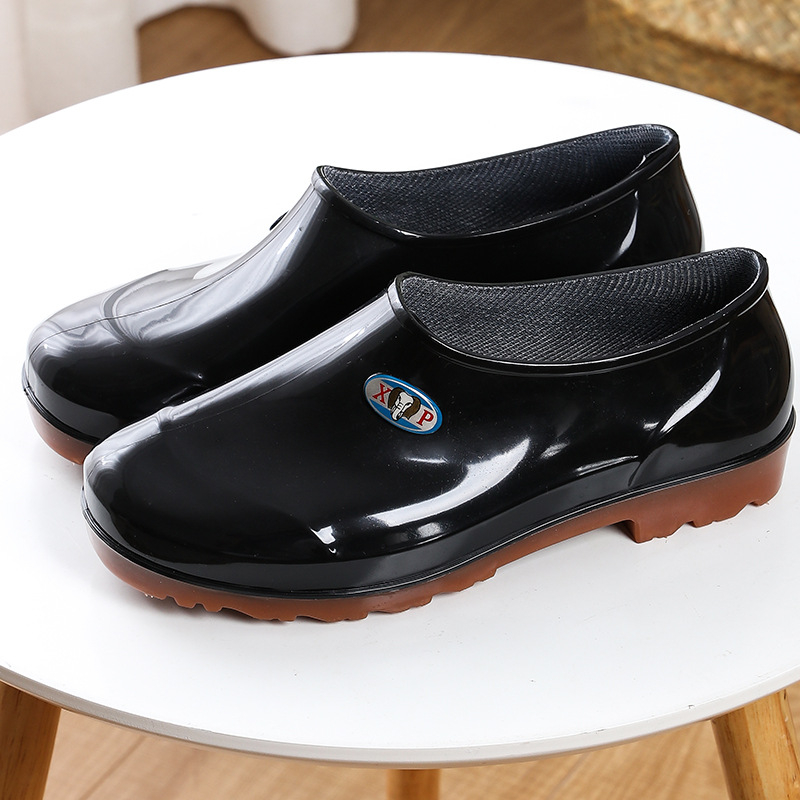 Muške kišne čizme, PVC gornji dio, plastična potplata, protuklizne, otporne na habanje, sportski stil, proljeće 2025