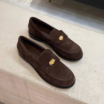 Дамски лофери от замша със монетен детайл, кръгъл нос, нисък ток, гумена подметка