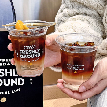 Jednokratna PET čaša za hladne napitke s poklopcem – plastična čaša za ponijeti s otiskom logotipa