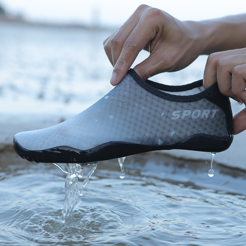 Dječje cipele za rijeke i vodene sportove s Velcro zatvaranjem, protuklizna gumena potplat, gornji dio od mrežaste tkanine, brzo sušeće, srednje visine