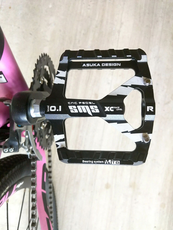 Ploški pedal za planinski bicikl – aluminijska legura, proširena protuklizna površina, model SMS-0.1, težina 400 g