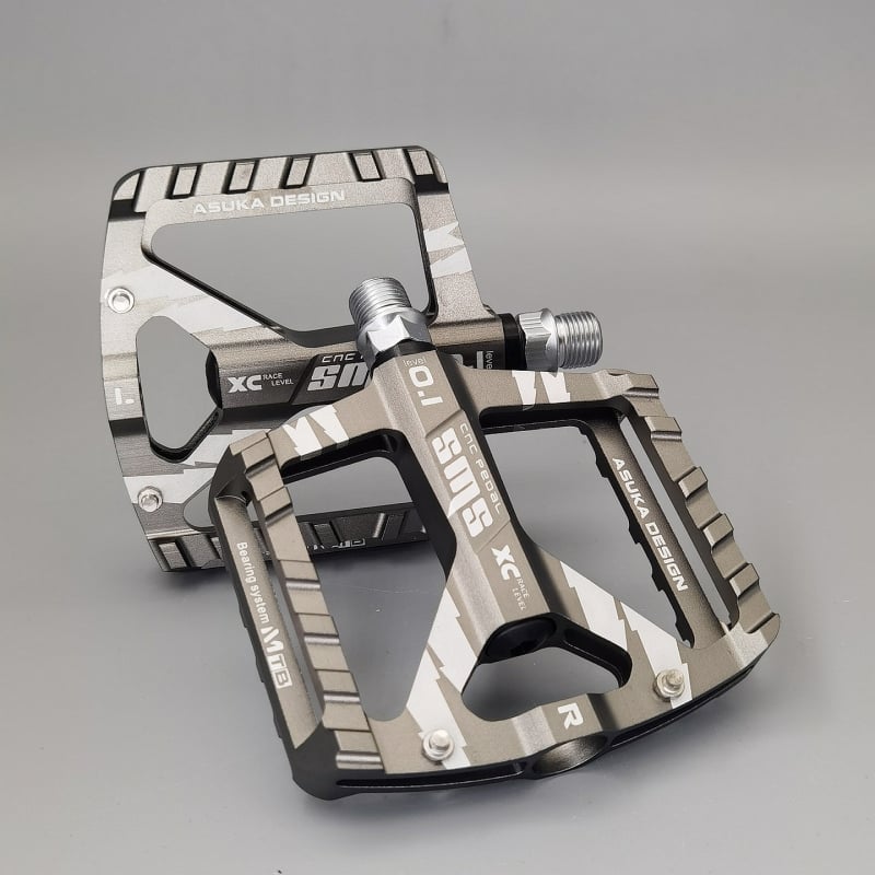 Ploški pedal za planinski bicikl – aluminijska legura, proširena protuklizna površina, model SMS-0.1, težina 400 g