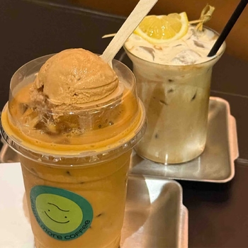 Plastični ovalni poklop s velikom otvorom od 98mm za čaše 501-600 ml – za milk tea, sladoled i hladna pića