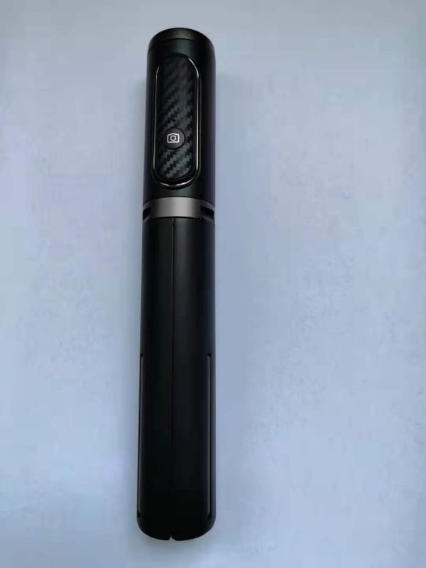 Bluetooth селфи стикач за телефон със скрит интегриран трипод за видеозаснемане и лайв стрийминг. Модел Phantom 202, алуминиева сплав, дистанционно управление: Да, Bluetooth: Да