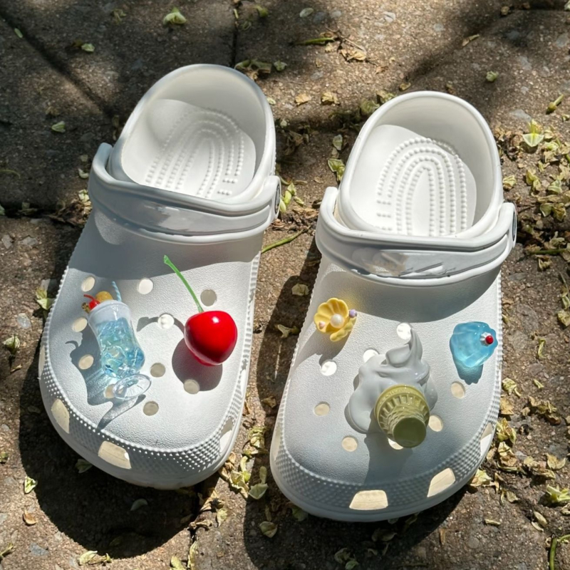 Izmjenjive dekorativne kopče za Crocs‑stil cipele: za sandale i papuče s motivima sladoleda, cvijeća i trešnje na gornjem dijelu – svakodnevni, sladak stil, pogodan za sve sezone