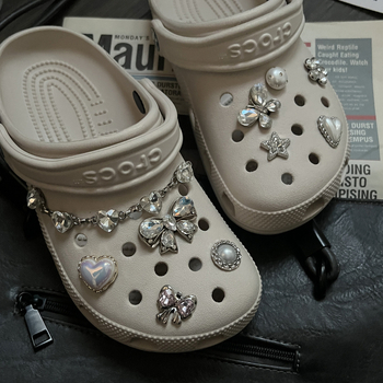 Aksesori Crocs-stila za obuću: metalna dijamantna leptir i cvijet, DIY kopča, brend Sister ye zi, model Suit; kompatibilno s sandalama, casual cipelama i papučama; stil Cartoon, Cartoon Paradise; sezona proljeće/ljeto/jesen