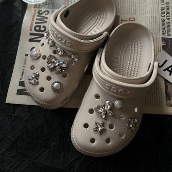Aksesori Crocs-stila za obuću: metalna dijamantna leptir i cvijet, DIY kopča, brend Sister ye zi, model Suit; kompatibilno s sandalama, casual cipelama i papučama; stil Cartoon, Cartoon Paradise; sezona proljeće/ljeto/jesen