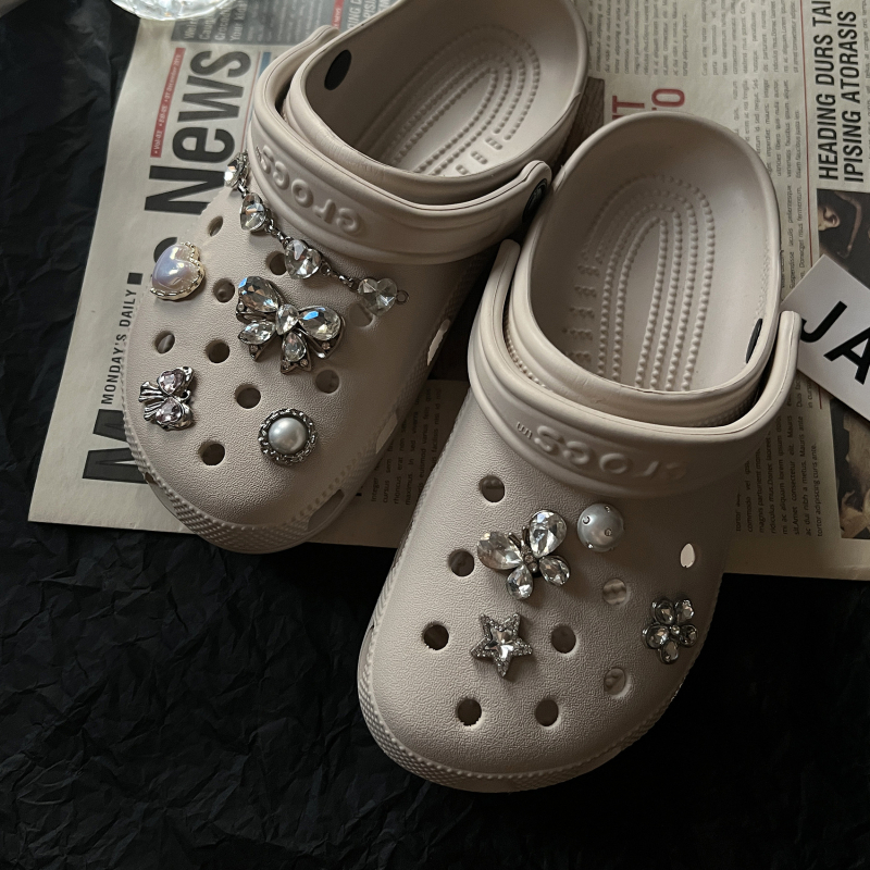 Aksesori Crocs-stila za obuću: metalna dijamantna leptir i cvijet, DIY kopča, brend Sister ye zi, model Suit; kompatibilno s sandalama, casual cipelama i papučama; stil Cartoon, Cartoon Paradise; sezona proljeće/ljeto/jesen
