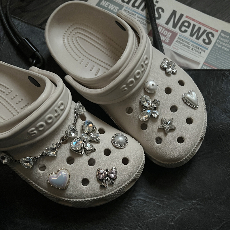 Aksesori Crocs-stila za obuću: metalna dijamantna leptir i cvijet, DIY kopča, brend Sister ye zi, model Suit; kompatibilno s sandalama, casual cipelama i papučama; stil Cartoon, Cartoon Paradise; sezona proljeće/ljeto/jesen