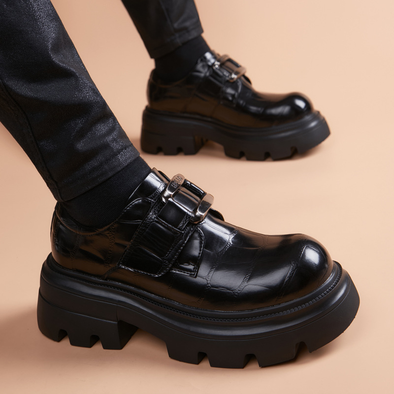 Muške kožne casual cipule s funkcijom povećanja visine, Velcro zatvaranje, gornji dio od teleće split kože, potplat od pjene od gume, visina pete 3–5 cm