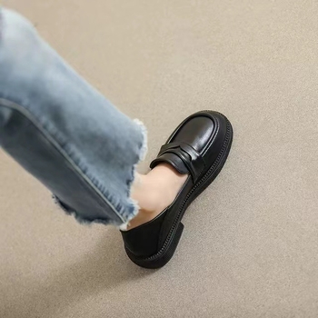 Дамски slip-on лофери с гумена подметка, закрълен нос, нисък връх, подходящи за всички сезони