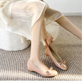 Дамски равни обувки от овча кожа с вътрешно повдигане 4 см, кръгъл нос, нисък връх, вътрешна подплата от овча кожа и гумирана подметка