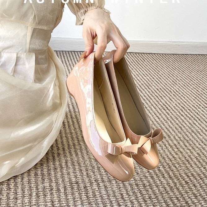 Дамски равни обувки от овча кожа с вътрешно повдигане 4 см, кръгъл нос, нисък връх, вътрешна подплата от овча кожа и гумирана подметка