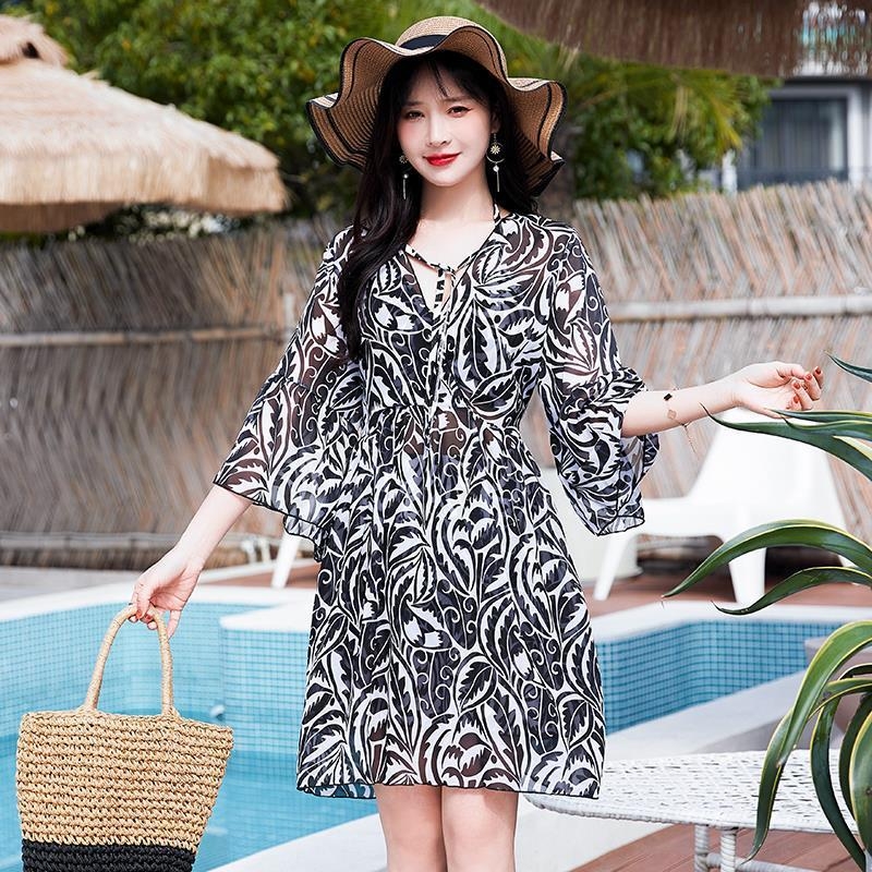 Дамски тричаст бански комплект с подплънки за бюста и метална опора, Milk Silk плат, 100% полиестер, принт