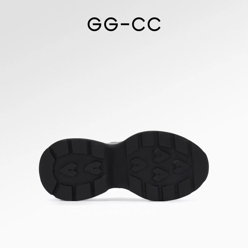 Ženske cipele tip dad shoes s debelom potplatom, gornji materijal od kože goveda, unutrašnjost od janjeće kože, gumeni potplat, vezanje, visina pete 3–5 cm