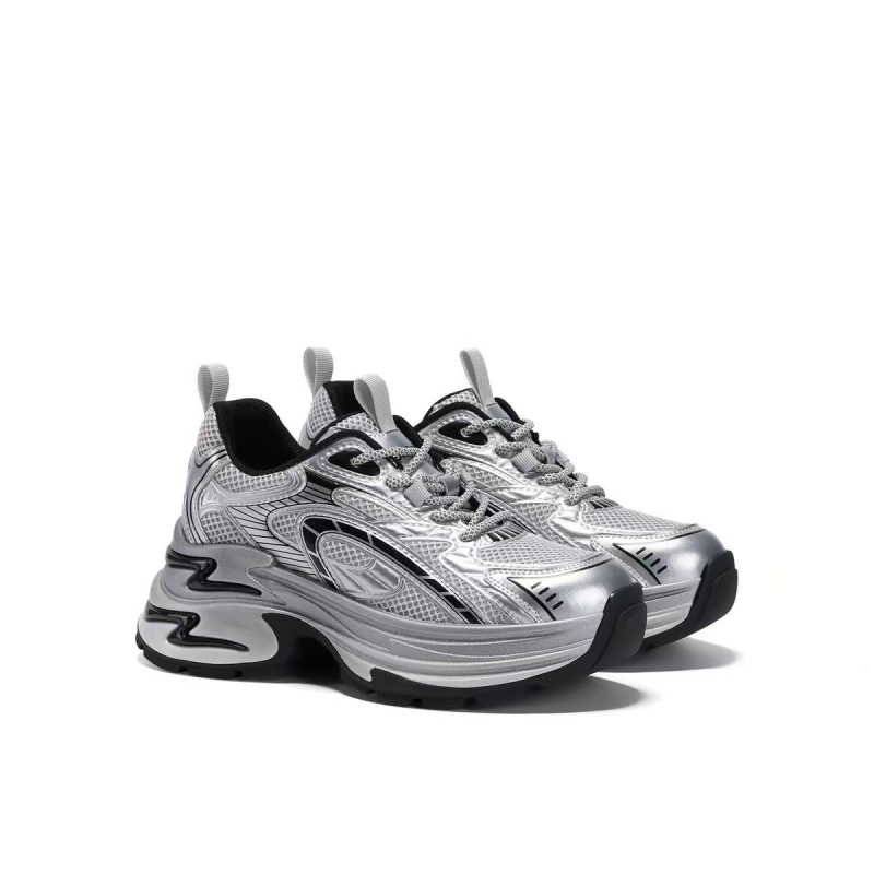 Ženske cipele tip dad shoes s debelom potplatom, gornji materijal od kože goveda, unutrašnjost od janjeće kože, gumeni potplat, vezanje, visina pete 3–5 cm