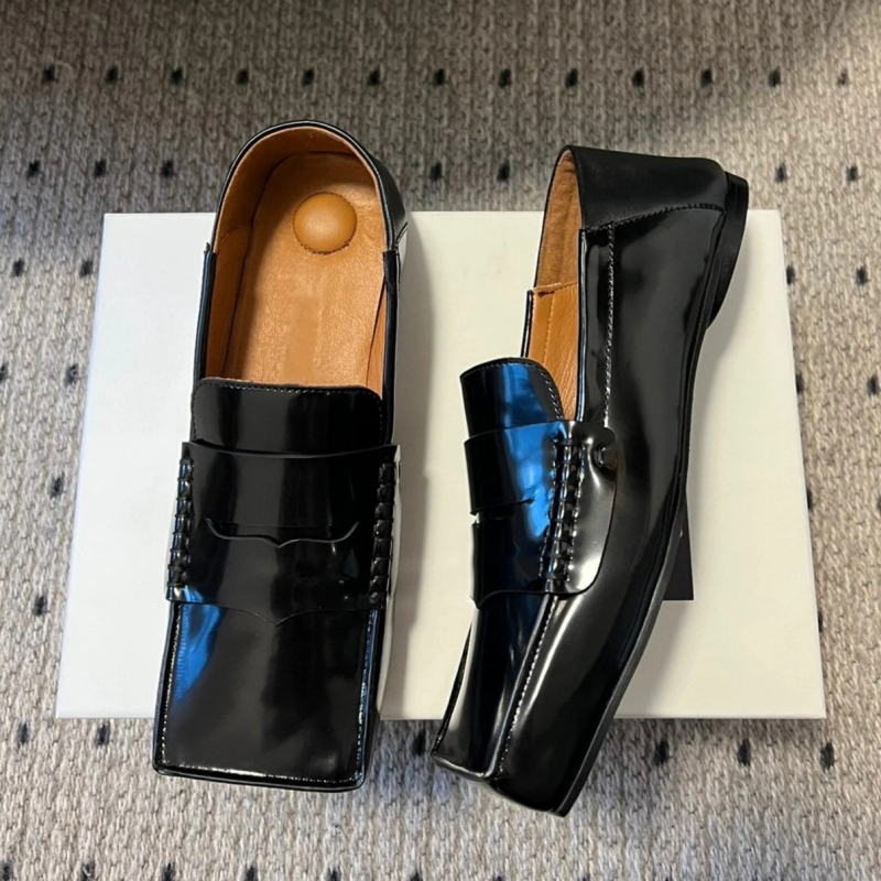 Unisex Slip-On loafers s kvadratnim vrhom, ravnim petom, gornji dio od Super Fiber i gumena potplat