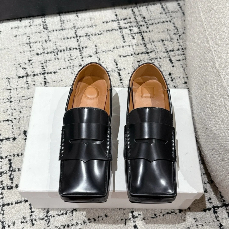 Unisex Slip-On loafers s kvadratnim vrhom, ravnim petom, gornji dio od Super Fiber i gumena potplat