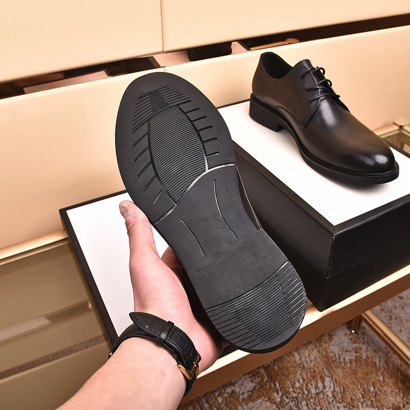 Férfiaknak szóló formális bőrből készült cipő, felsőrész marhabőrből, talp gumi, orr rész bőrből, alacsony boka magasság, lélegző, csúszásmentes, kopásálló, ütéscsillapítás