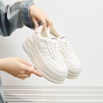 Дамски маратонки от естествена кожа, горно покритие от телешка кожа, 6–8 см дебела платформа, връзки