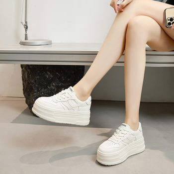 Дамски маратонки от естествена кожа, горно покритие от телешка кожа, 6–8 см дебела платформа, връзки