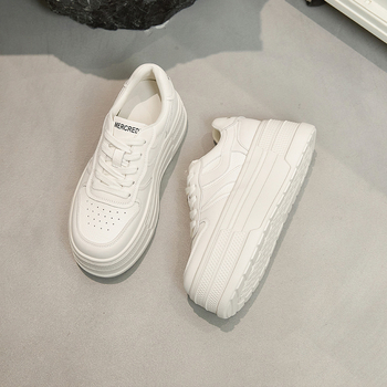 Дамски маратонки от естествена кожа, горно покритие от телешка кожа, 6–8 см дебела платформа, връзки