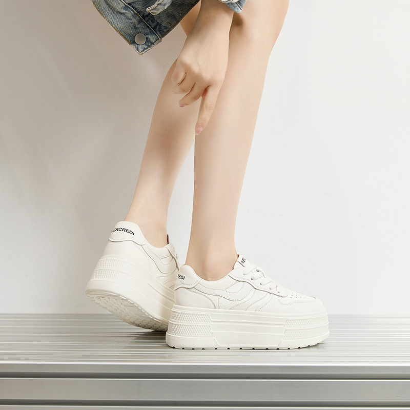 Дамски маратонки от естествена кожа, горно покритие от телешка кожа, 6–8 см дебела платформа, връзки