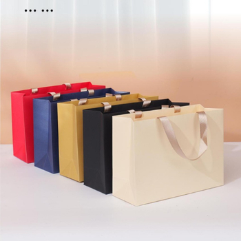 Premium darovna torba za odjeću od posebnog papira – poslovni stil, sitotisk, mogućnost otiska logotipa