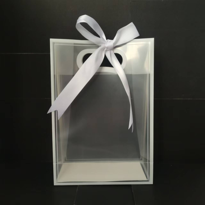 Prozirna PVC torba za darove, minimalistički dizajn, toplinsko otiskivanje, mogućnost otisaka logotipa, pogodna za pakiranje darova
