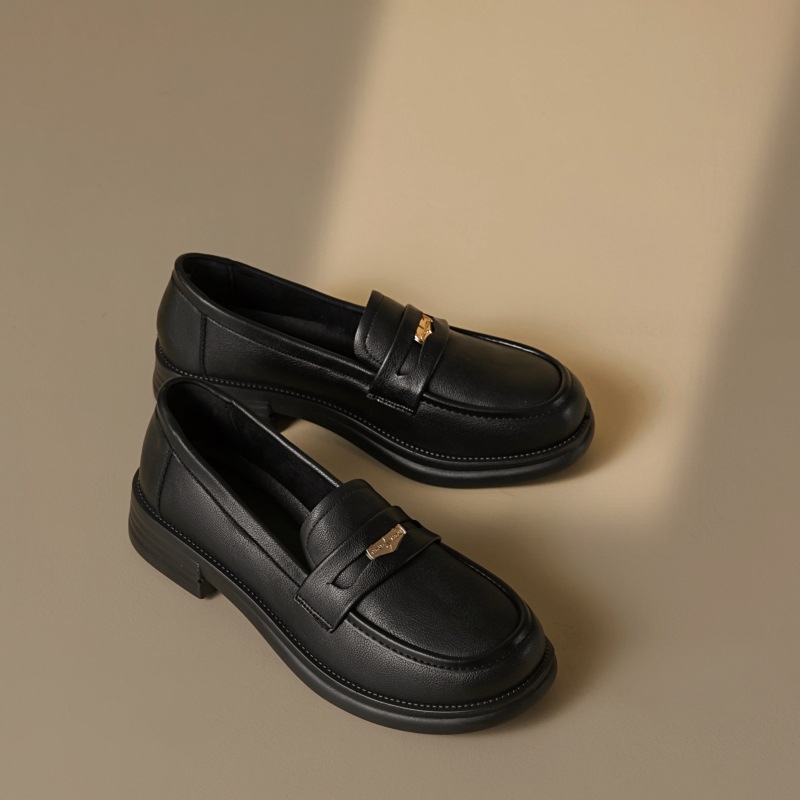 Loafers s okruglim vrhom, srednje otvaranje na gornjem dijelu, gornji materijal od super vlakna, PU umetak, niski pet 1–3 cm