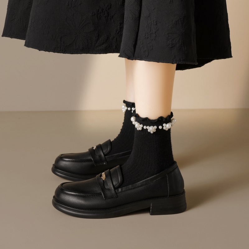 Loafers s okruglim vrhom, srednje otvaranje na gornjem dijelu, gornji materijal od super vlakna, PU umetak, niski pet 1–3 cm