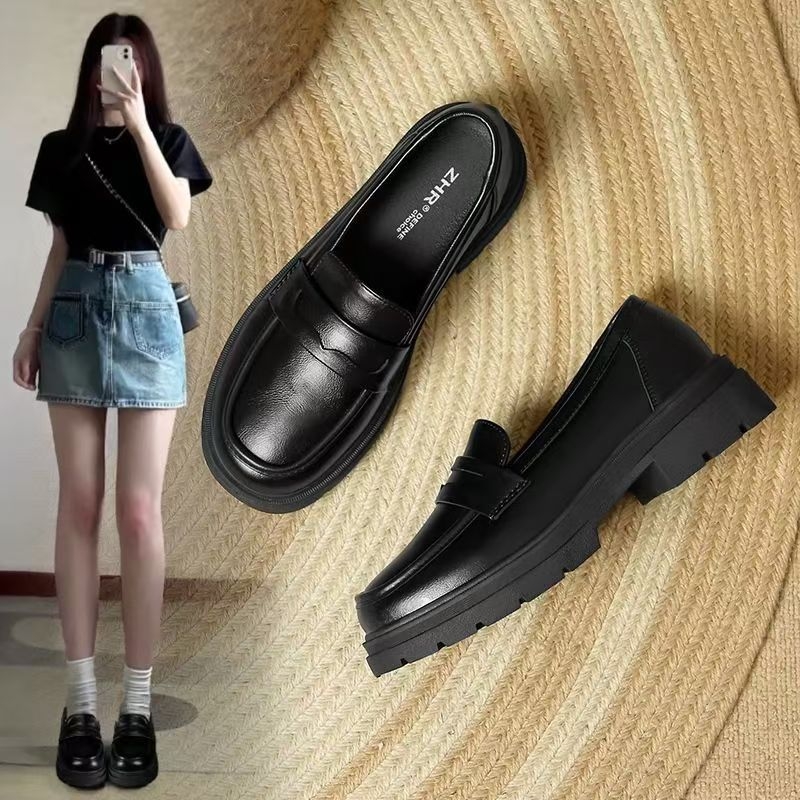 Ženske crne kožne loafers s kopčom, okrugli vrh, gornji dio od dvostruke svinjske kože, gumena potplat, debeli pet 3-5 cm